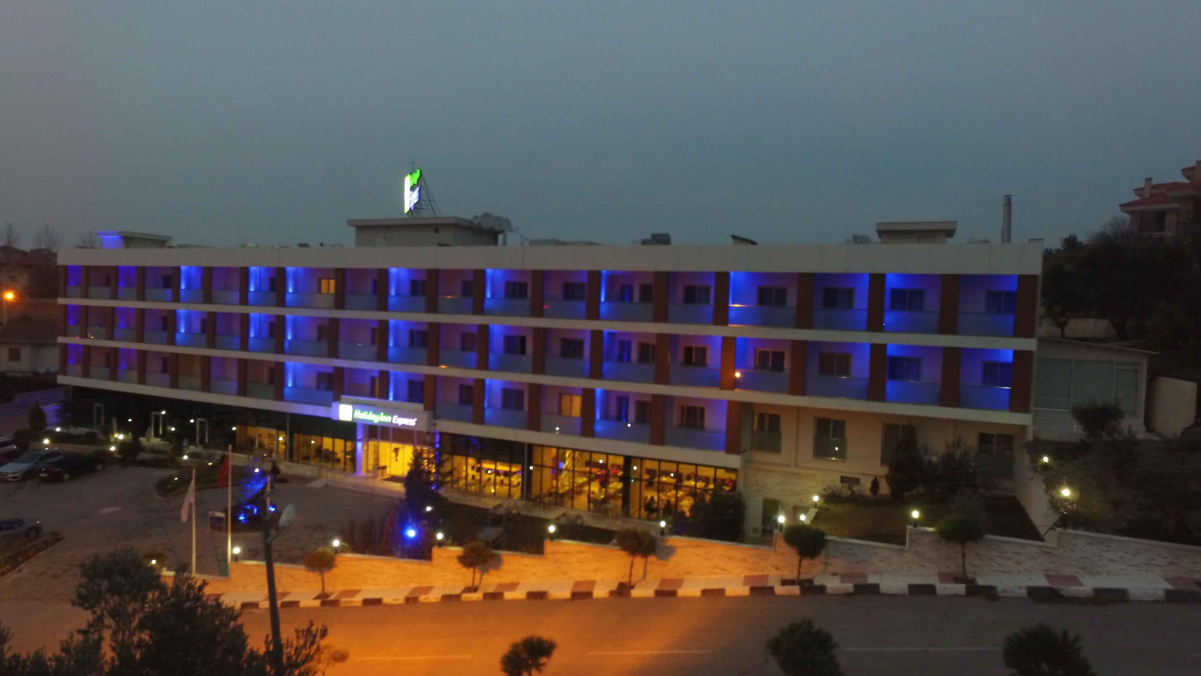 Holiday Inn Express Manisa-West By Ihg Exterior photo