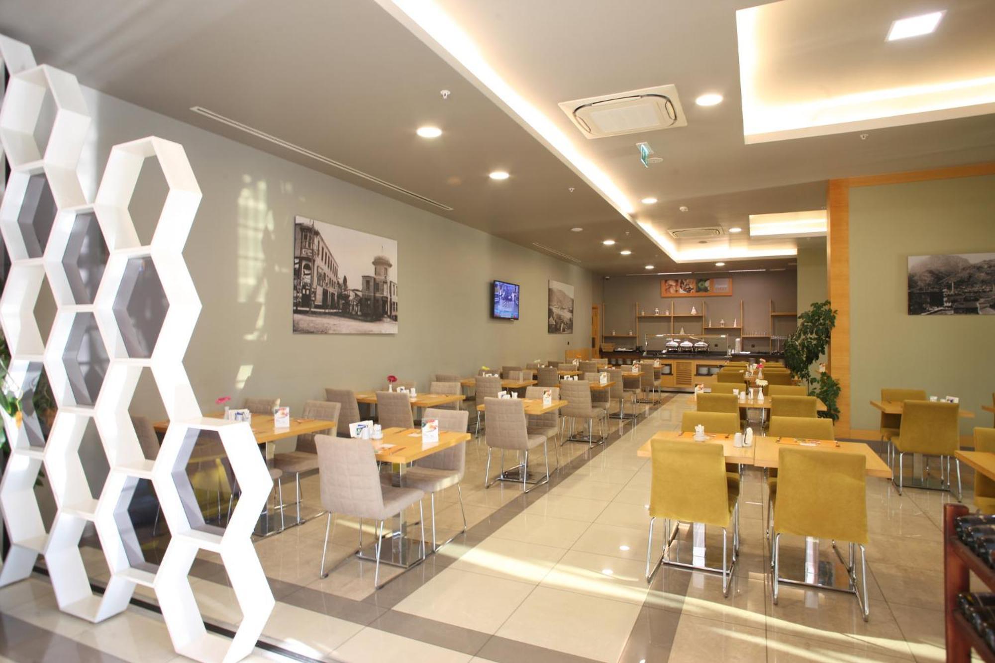 Holiday Inn Express Manisa-West By Ihg Exterior photo