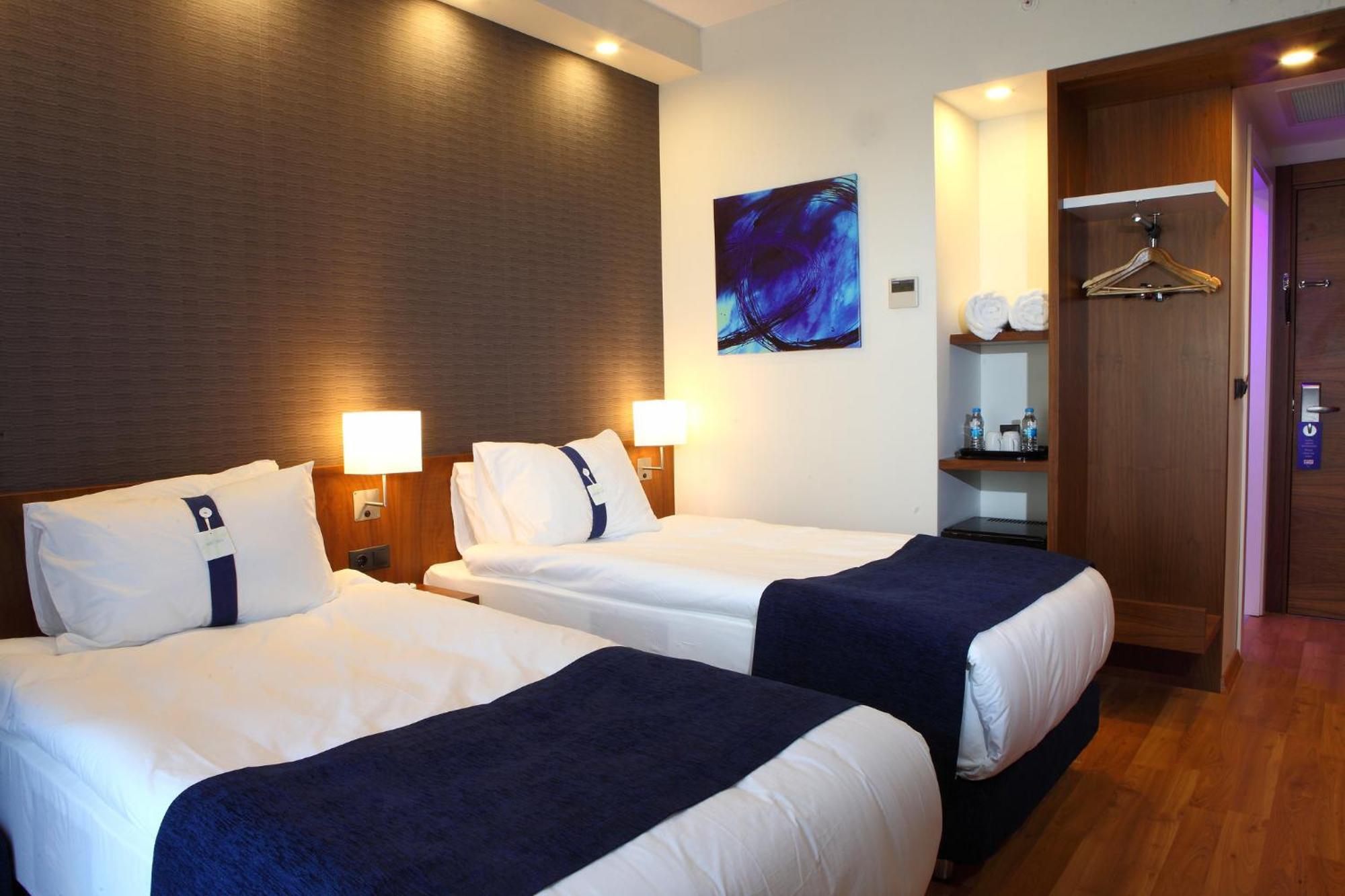 Holiday Inn Express Manisa-West By Ihg Exterior photo