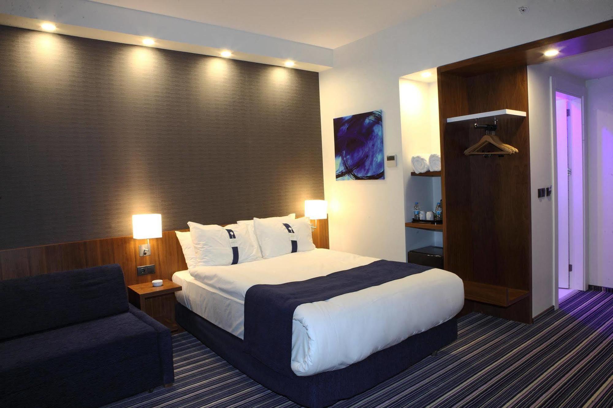 Holiday Inn Express Manisa-West By Ihg Exterior photo